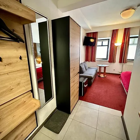 Bed & Rooms, Worgl