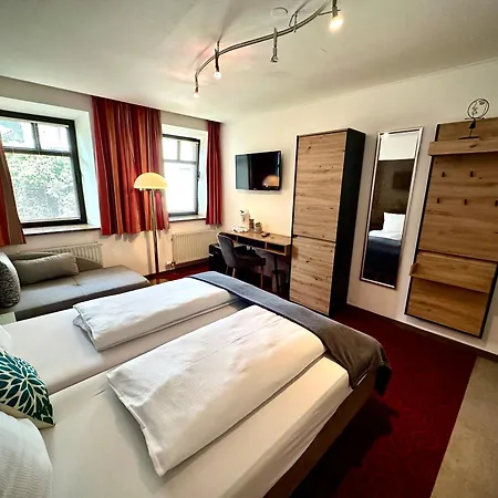 Bed & Rooms, Guest house